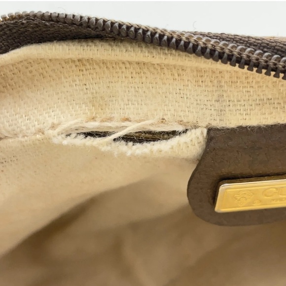 [0062] Vintage Gucci Clutch Wristlet or Toiletry Bag - Picture 11 of 16